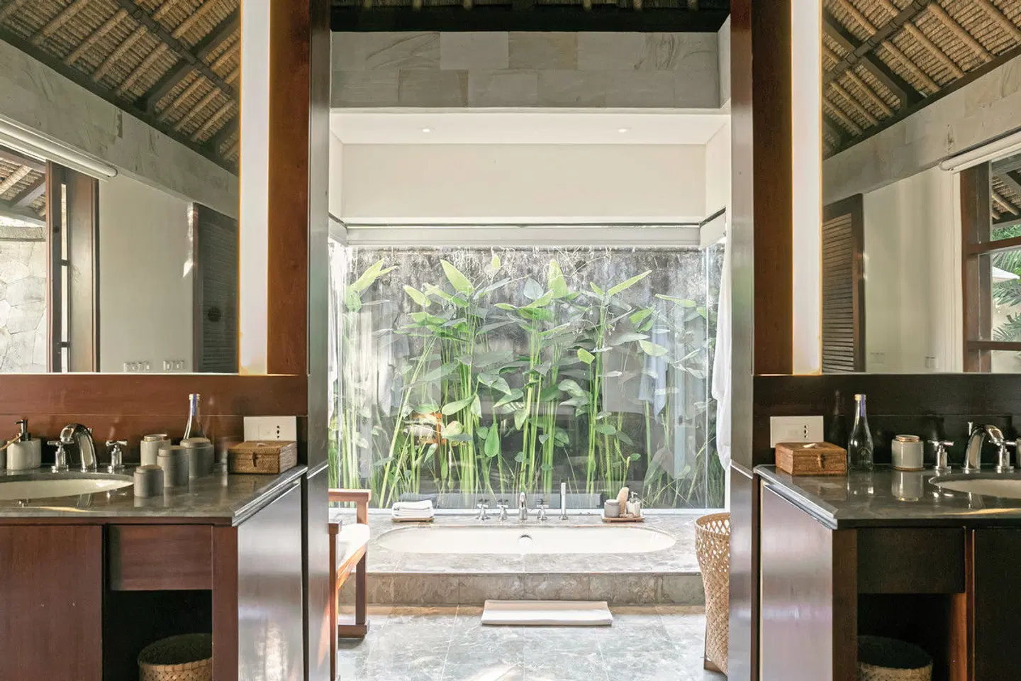 REVIVO Wellness Resort Nusa Dua Bali Badezimmer