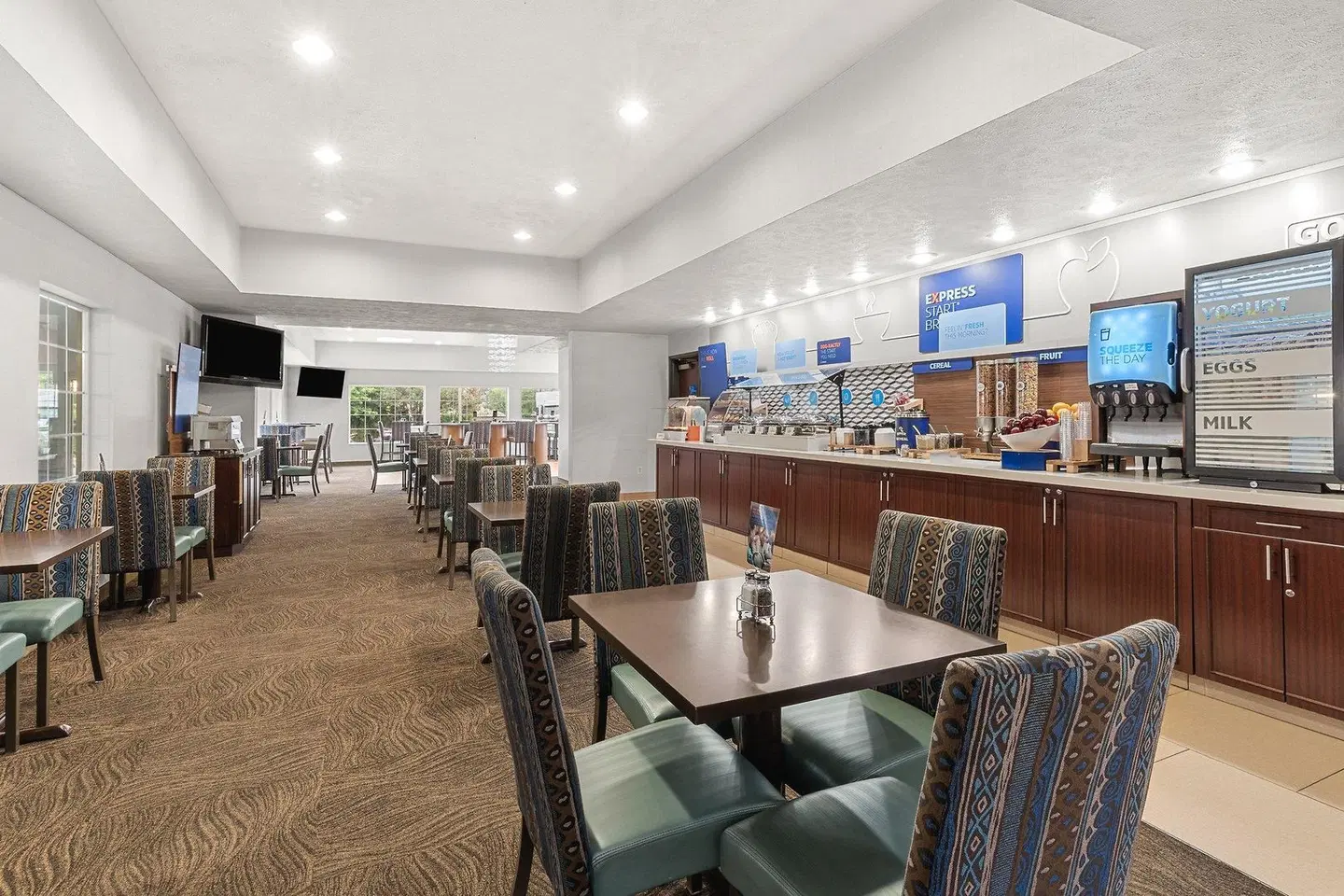 Holiday Inn Express Wenatchee by IHG Bar