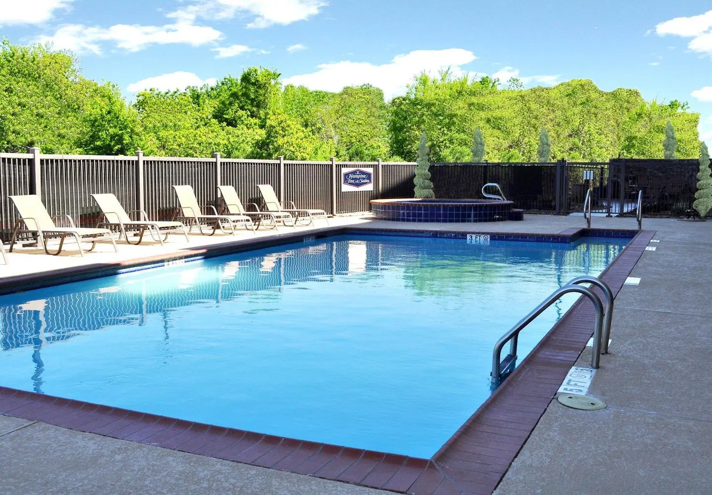 Hampton Inn & Suites Bay City OUTDOOR_POOL