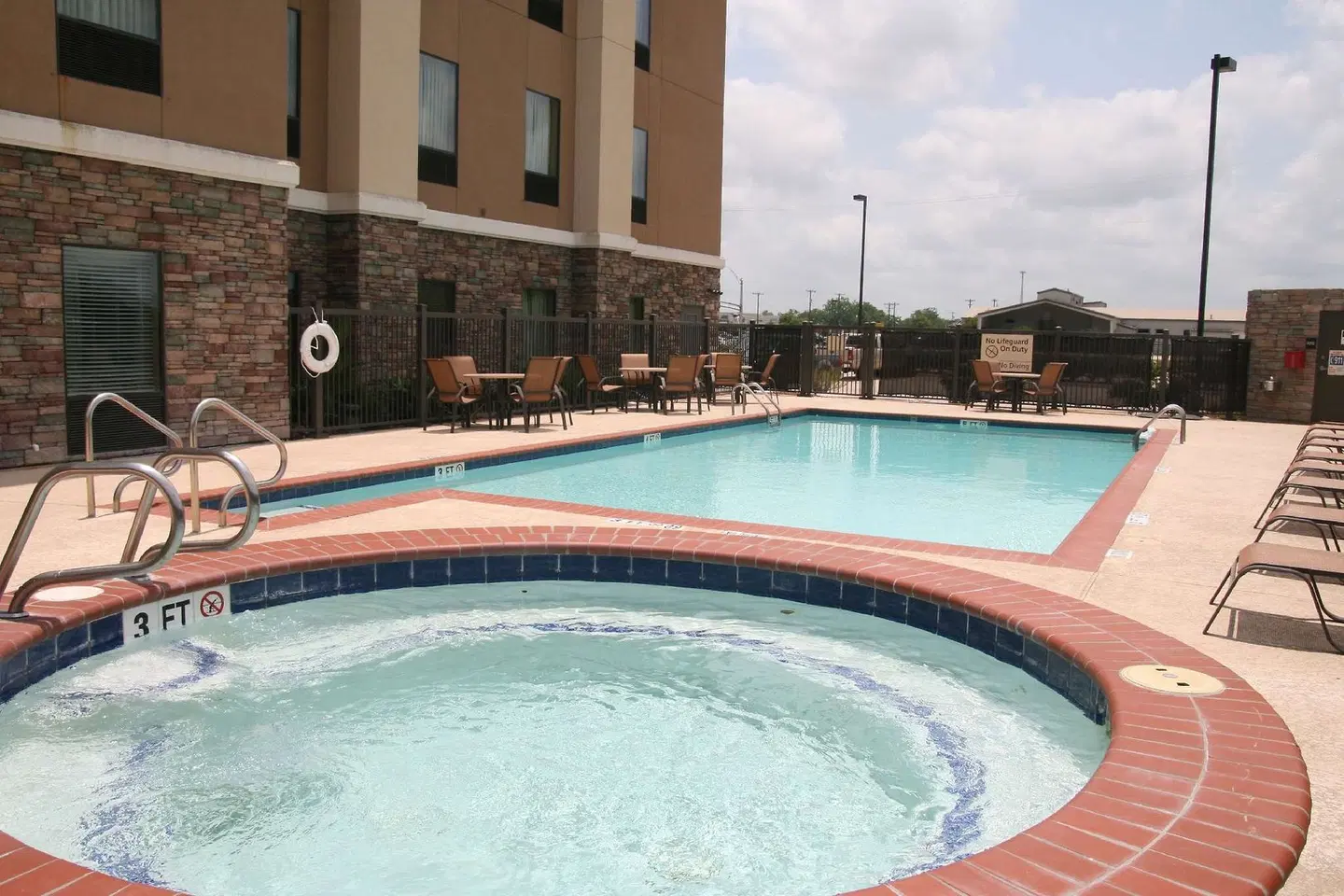 Hampton Inn & Suites Bay City OUTDOOR_POOL