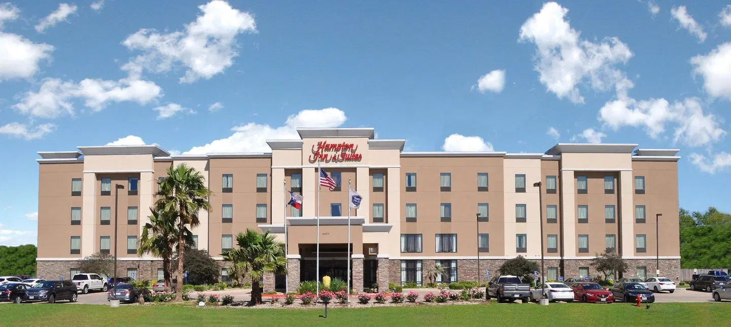 Hampton Inn & Suites Bay City EXTERIOR
