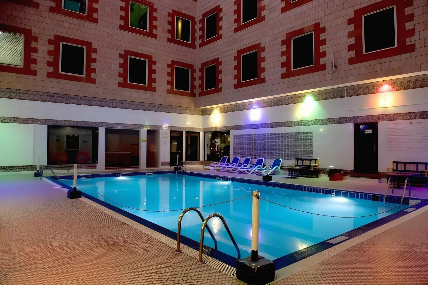 Ramee Guestline Hotel Hallenbad