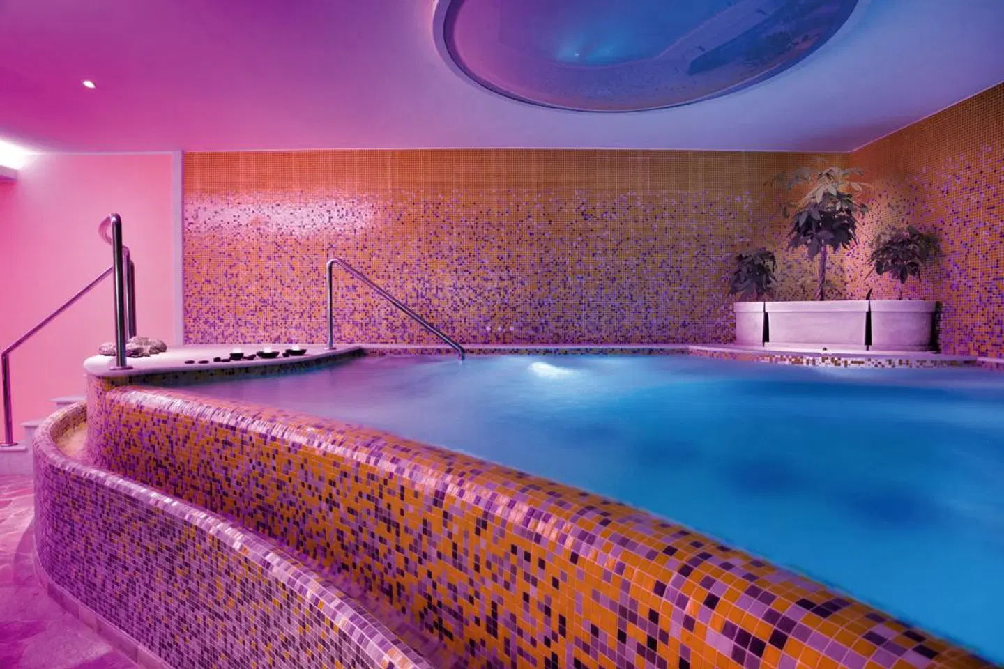 Lù Hotel Hallenbad