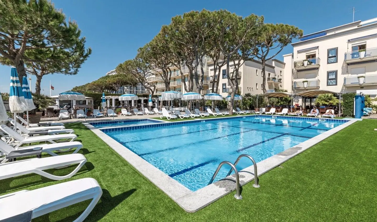 Excelsior OUTDOOR_POOL