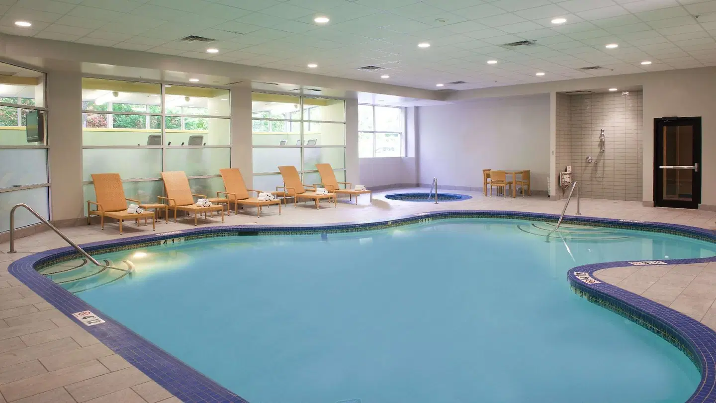 Embassy Suites by Hilton Seattle Bellevue Hallenbad