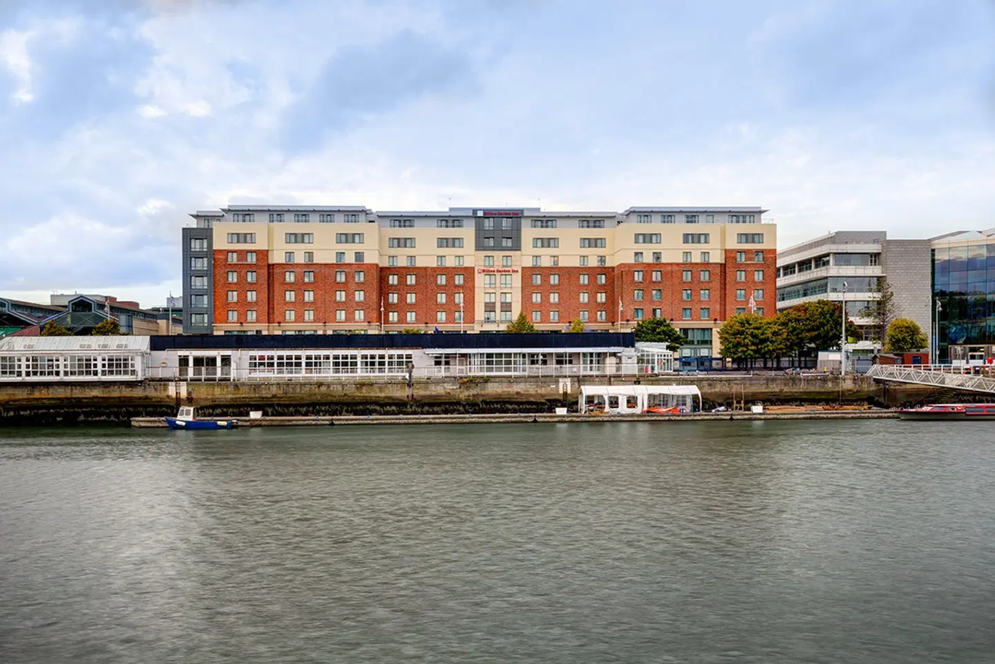 Hilton Garden Inn Dublin Custom House EXTERIOR