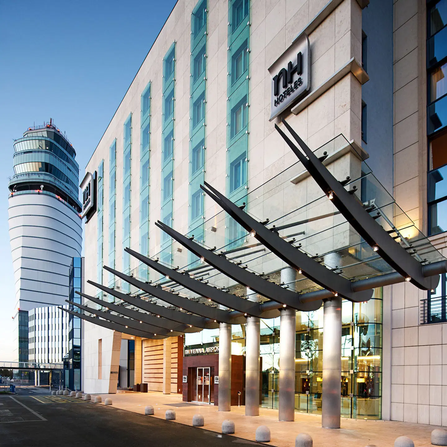 NH Vienna Airport Conference Center EXTERIOR