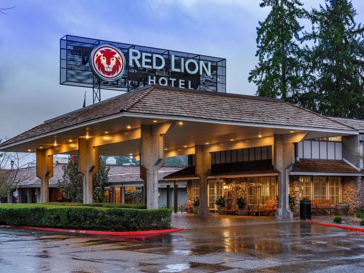 Red Lion Hotel Bellevue EXTERIOR