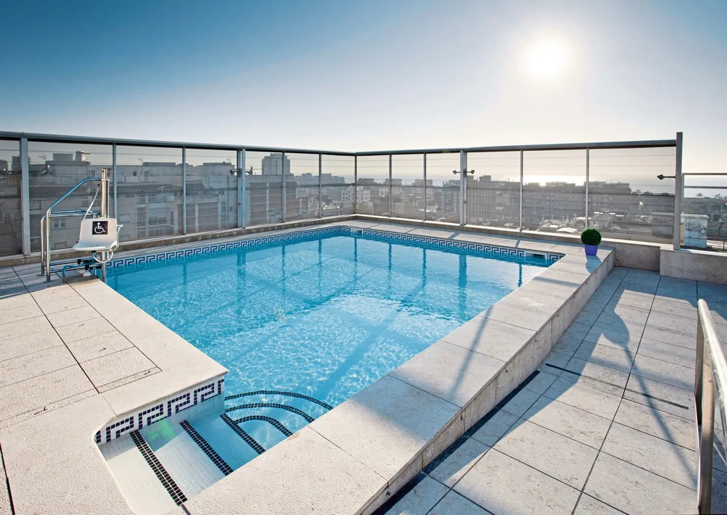 Ilunion Barcelona OUTDOOR_POOL