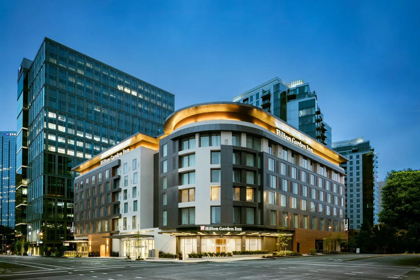 Hilton Garden Inn Seattle Bellevue Downtown EXTERIOR