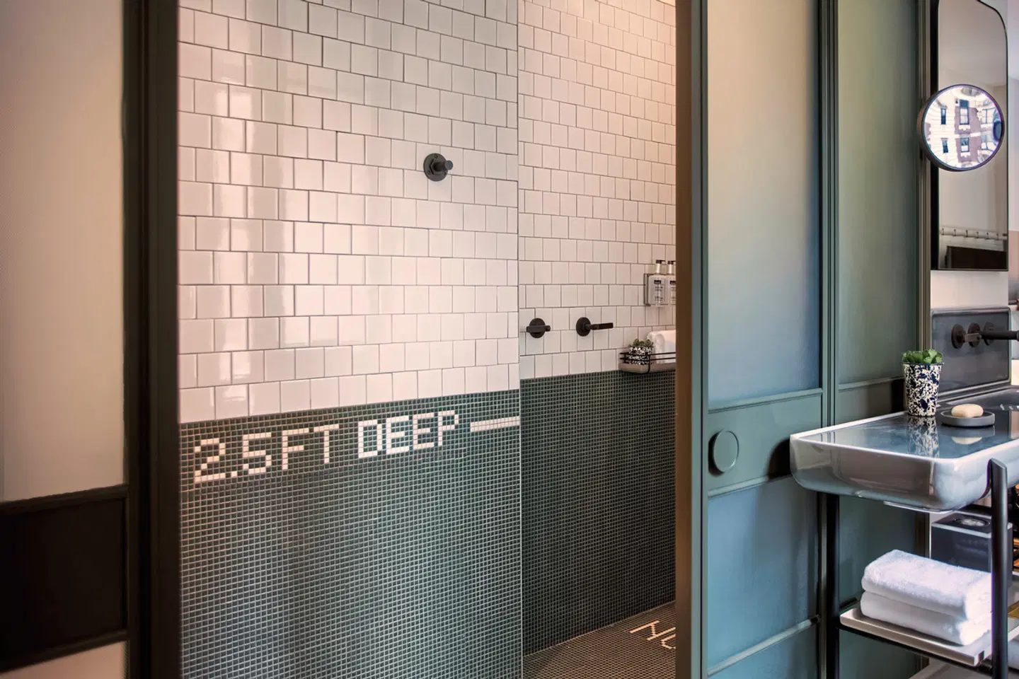 Moxy NYC Times Square Badezimmer