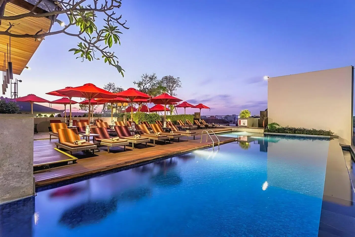 SEVN Legian Hotel OUTDOOR_POOL