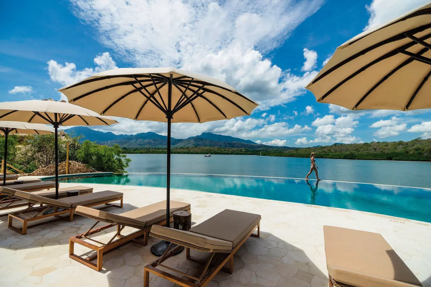 Menjangan Dynasty Resort OUTDOOR_POOL