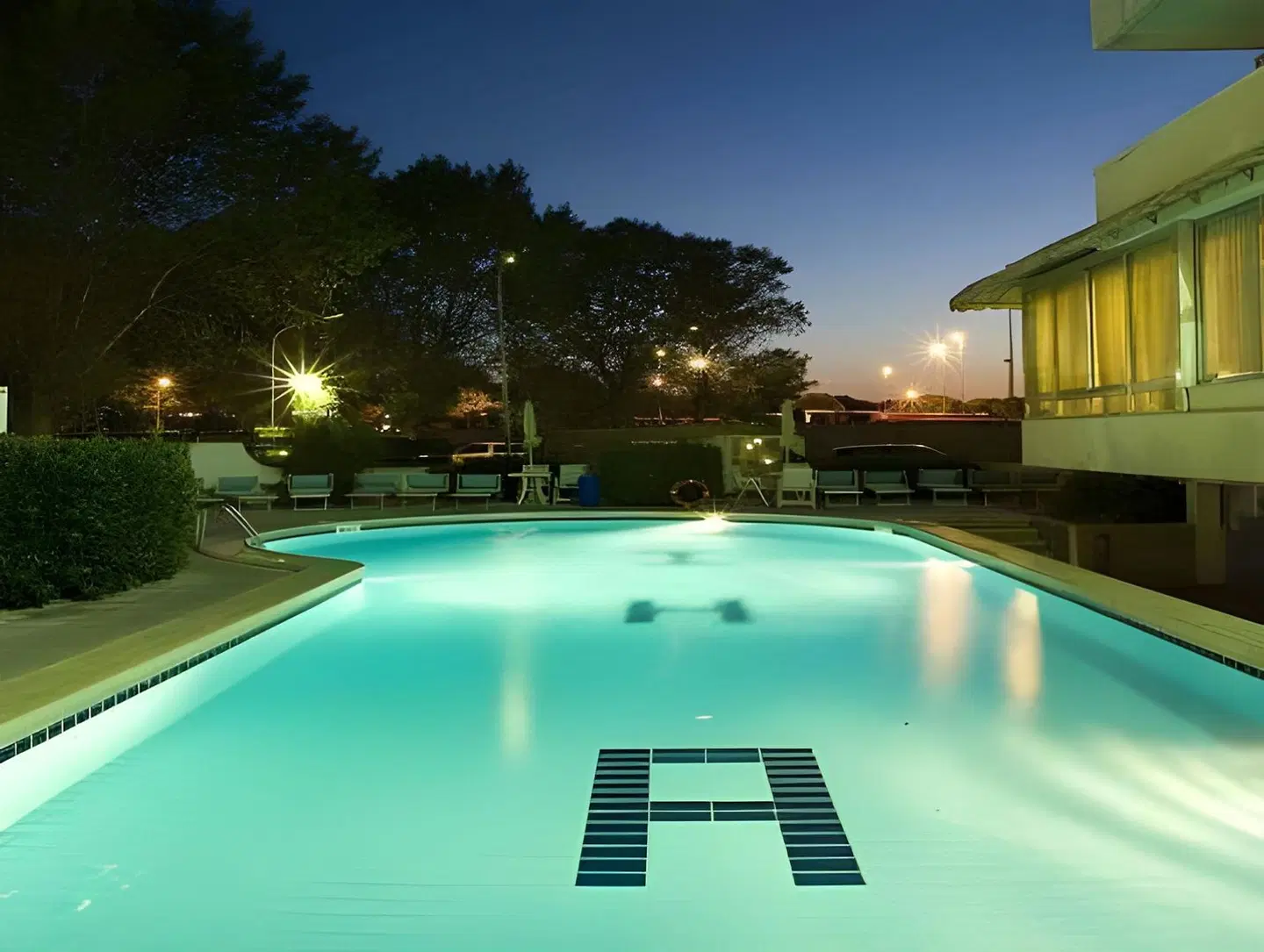 Alexander OUTDOOR_POOL