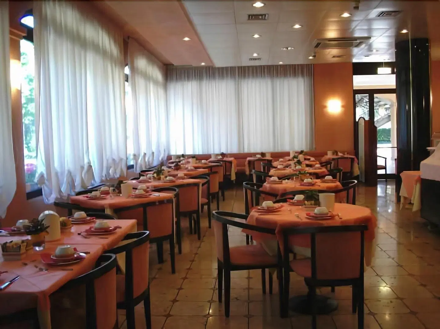 Le Ville Restaurant