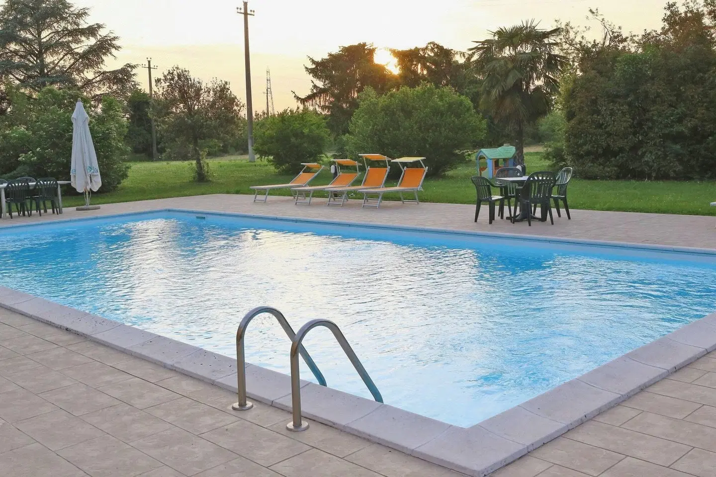 Le Ville OUTDOOR_POOL