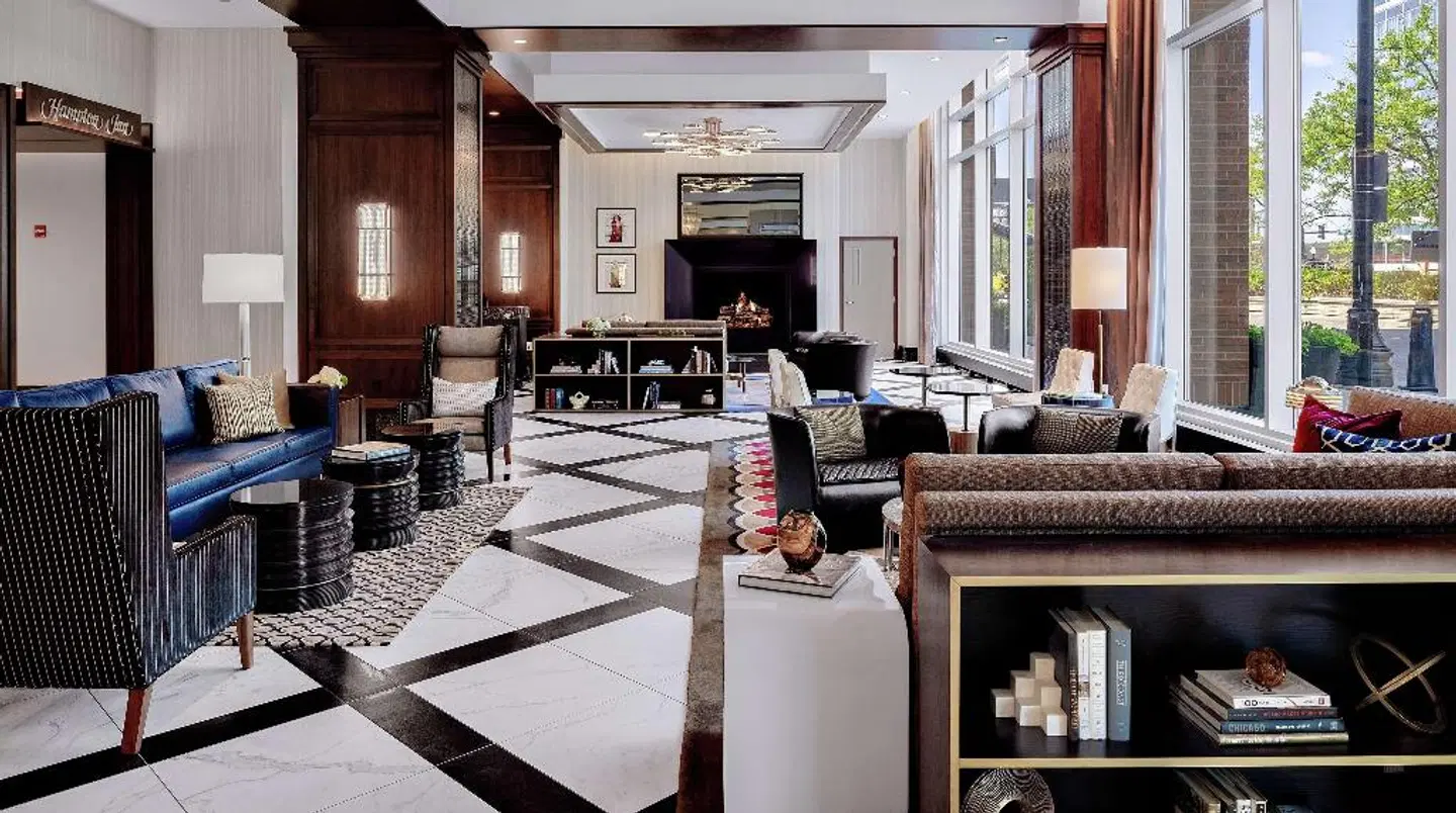 Hilton Garden Inn Chicago McCormick Place Bar