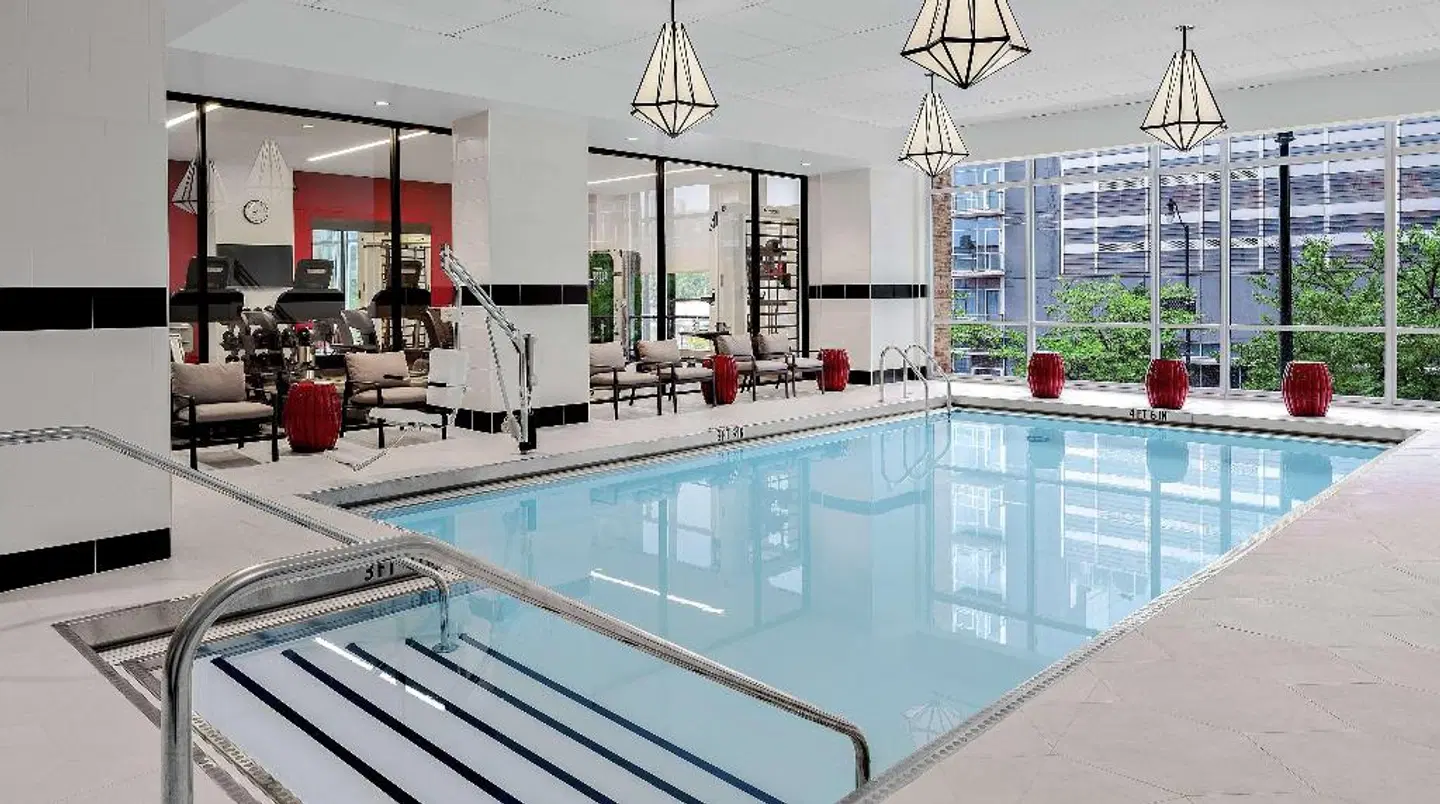 Hilton Garden Inn Chicago McCormick Place OUTDOOR_POOL