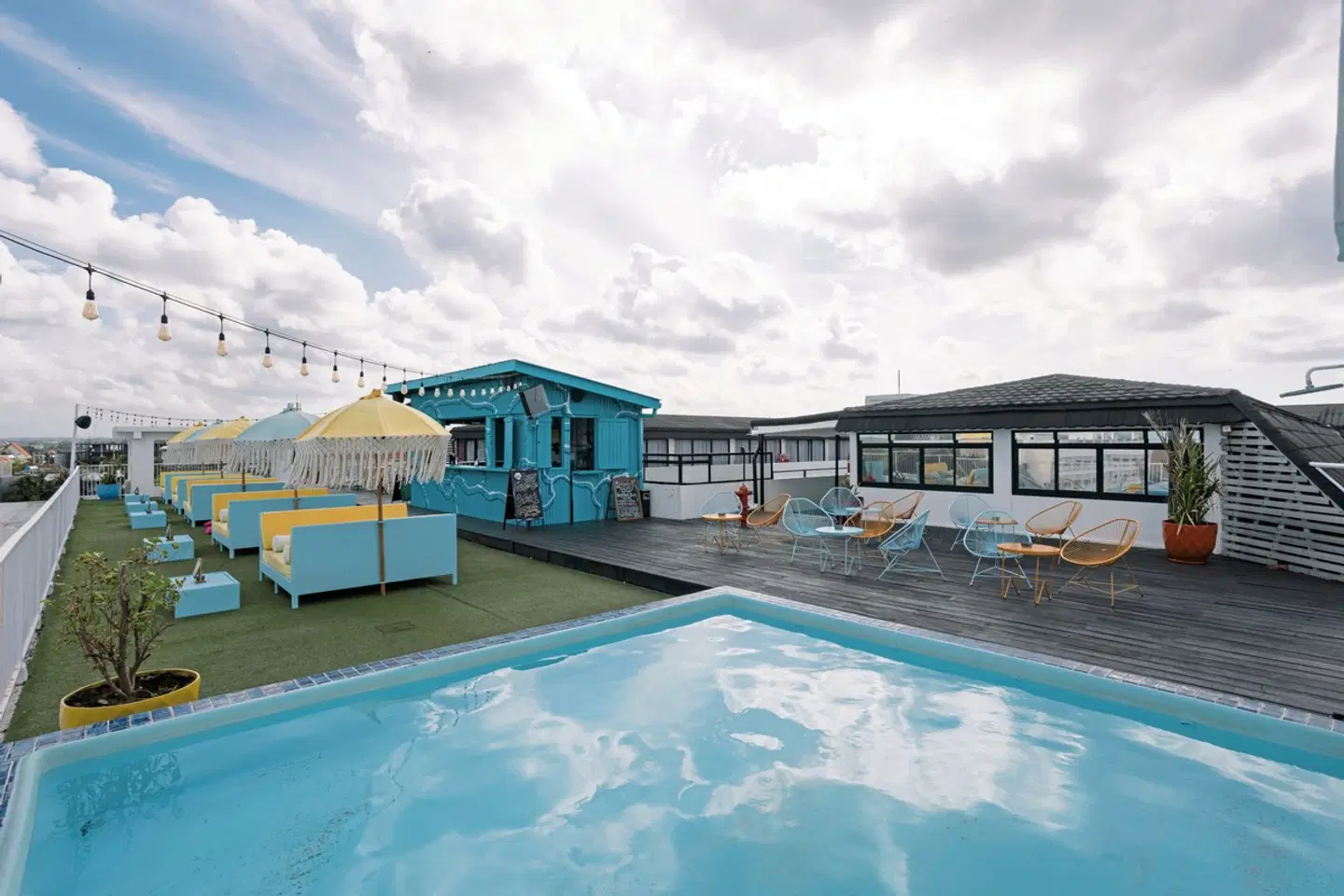 Viva Dash Hotel Seminyak OUTDOOR_POOL