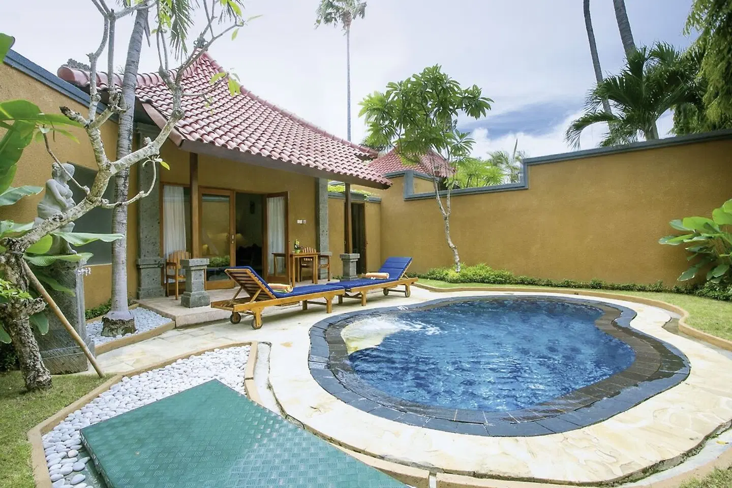 Parigata Villas Resort OUTDOOR_POOL
