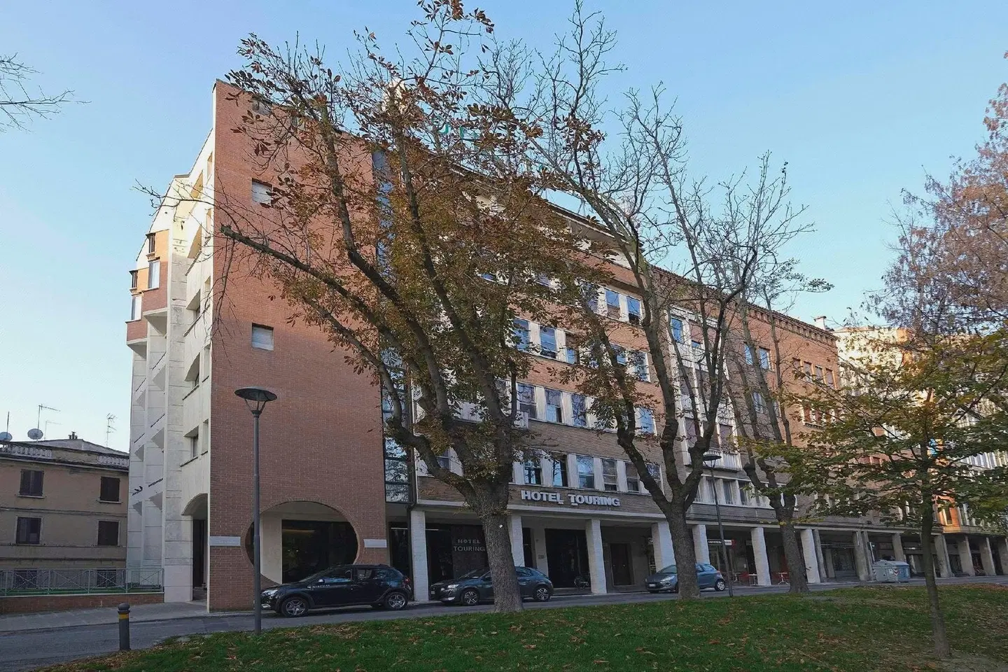 Touring EXTERIOR