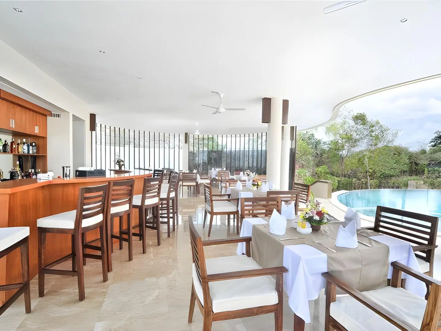 Mahagiri Villas & Spa Dreamland Restaurant