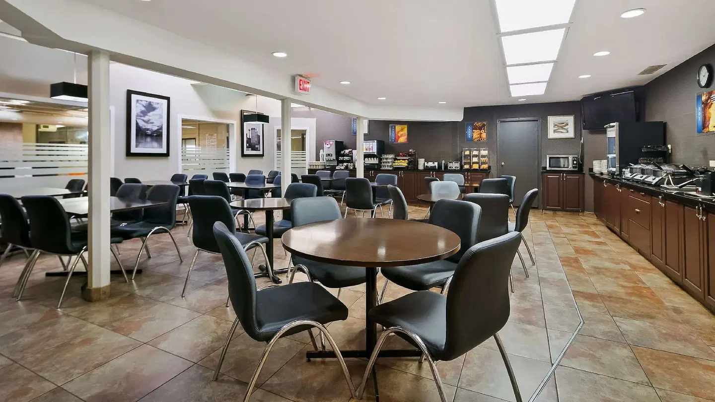 Best Western Airport Inn Bar