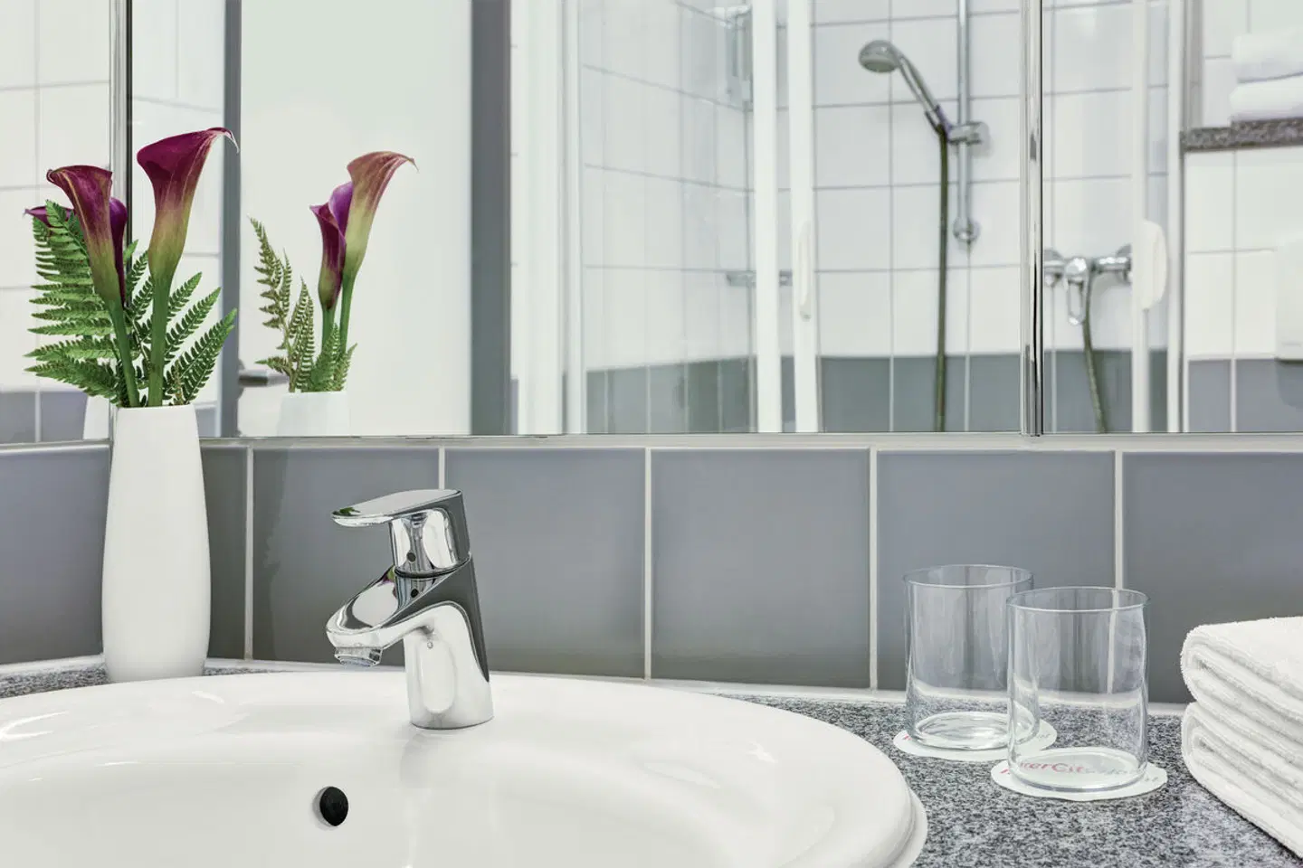 IntercityHotel Hamburg Hauptbahnhof Badezimmer