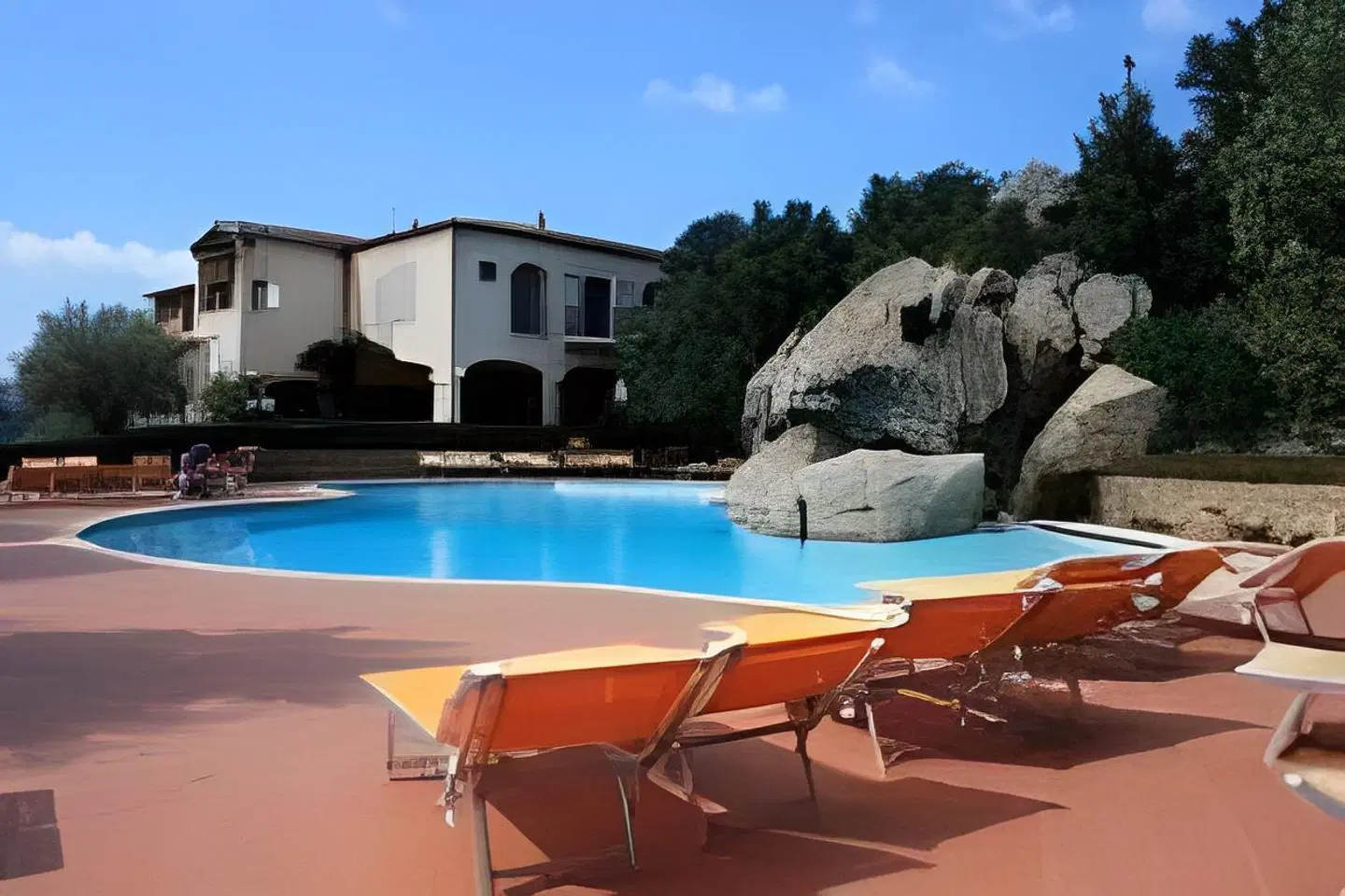 La Rocca Resort & Spa OUTDOOR_POOL