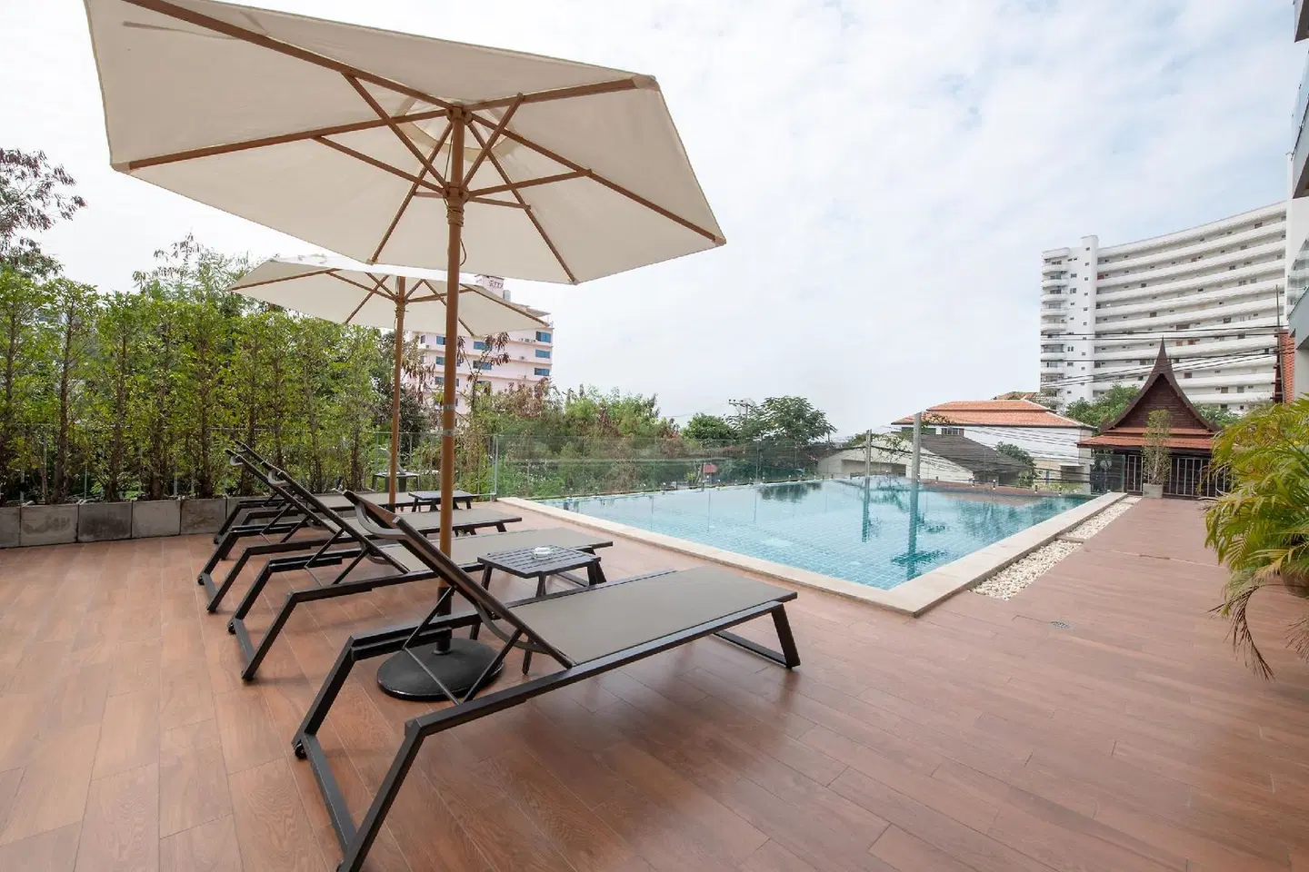 Blooming Hill Boutique Suites Terrasse