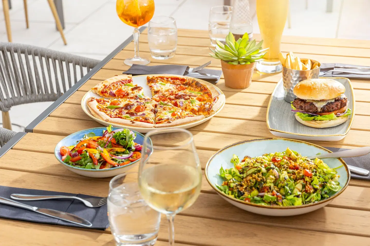 Holiday Inn Gloucester - Cheltenham Restaurant