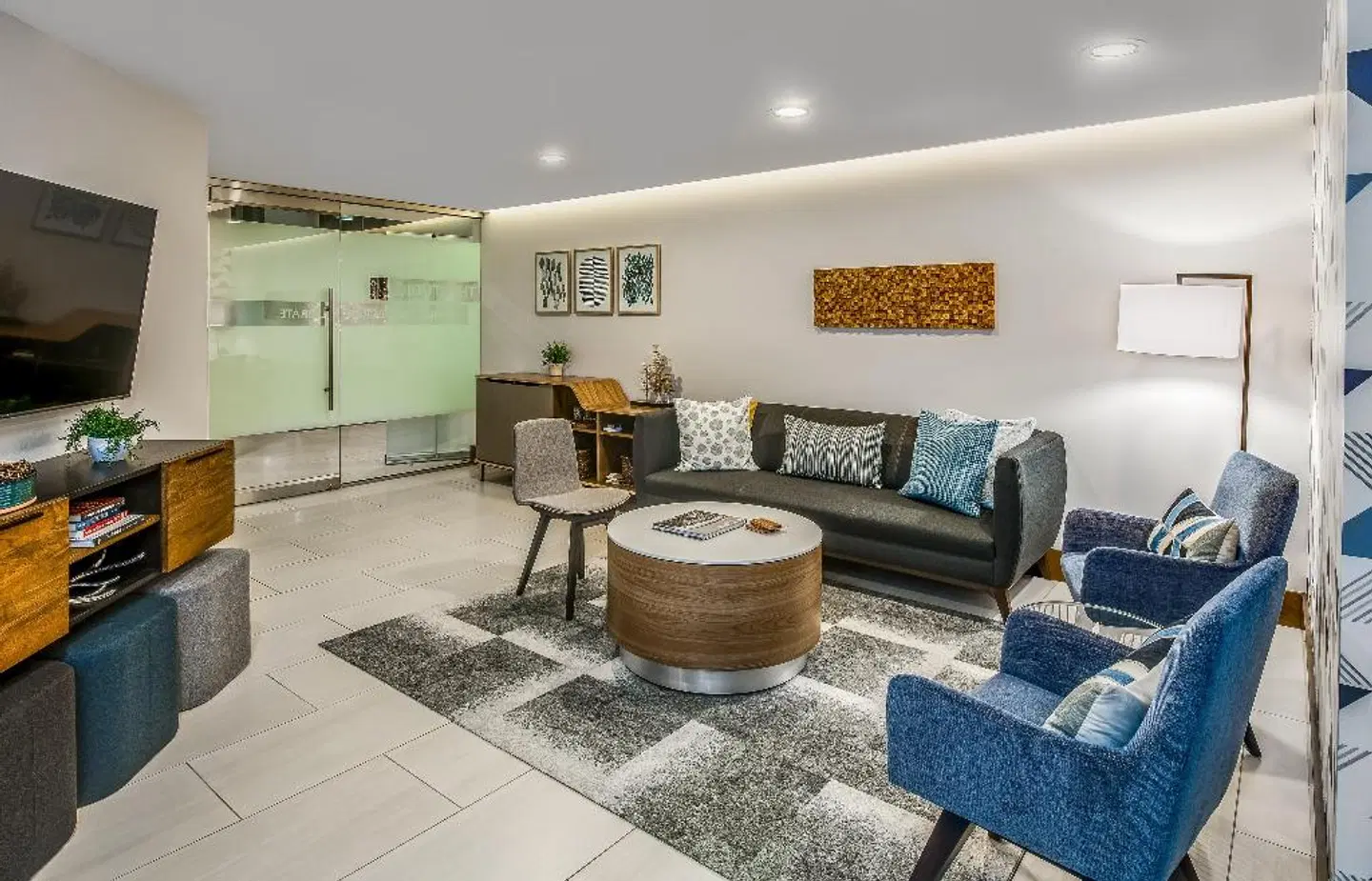 Crowne Plaza Seattle Downtown Area by IHG LOUNGE_LOBBY