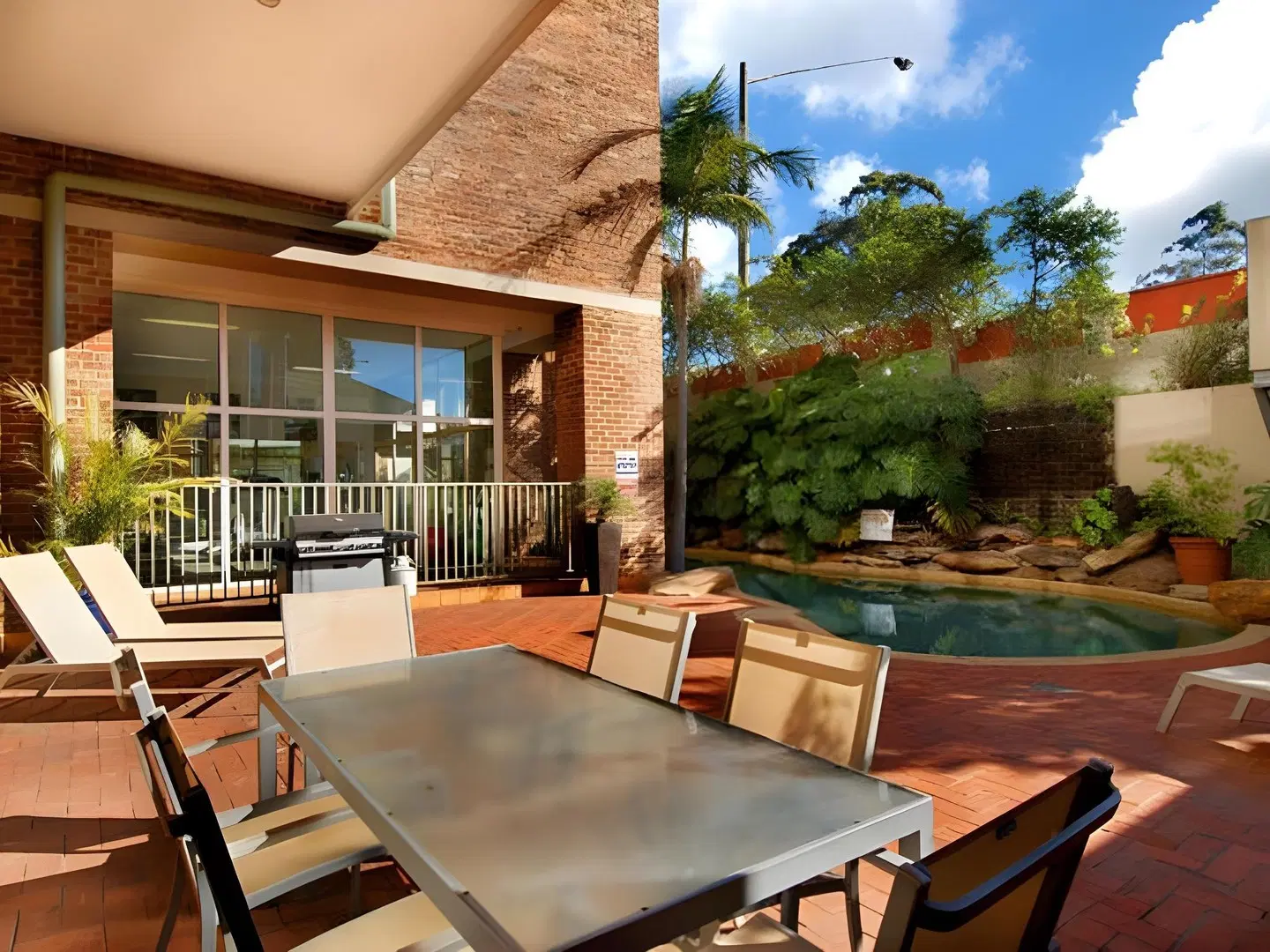 Pennant Hills Waldorf Apartment Hotel Terrasse