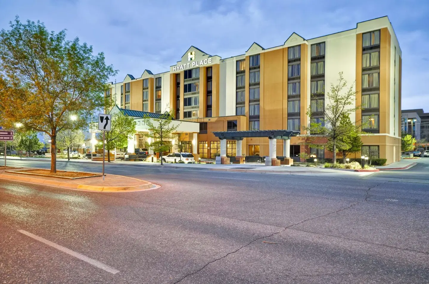 Hyatt Place Albuquerque/Uptown EXTERIOR