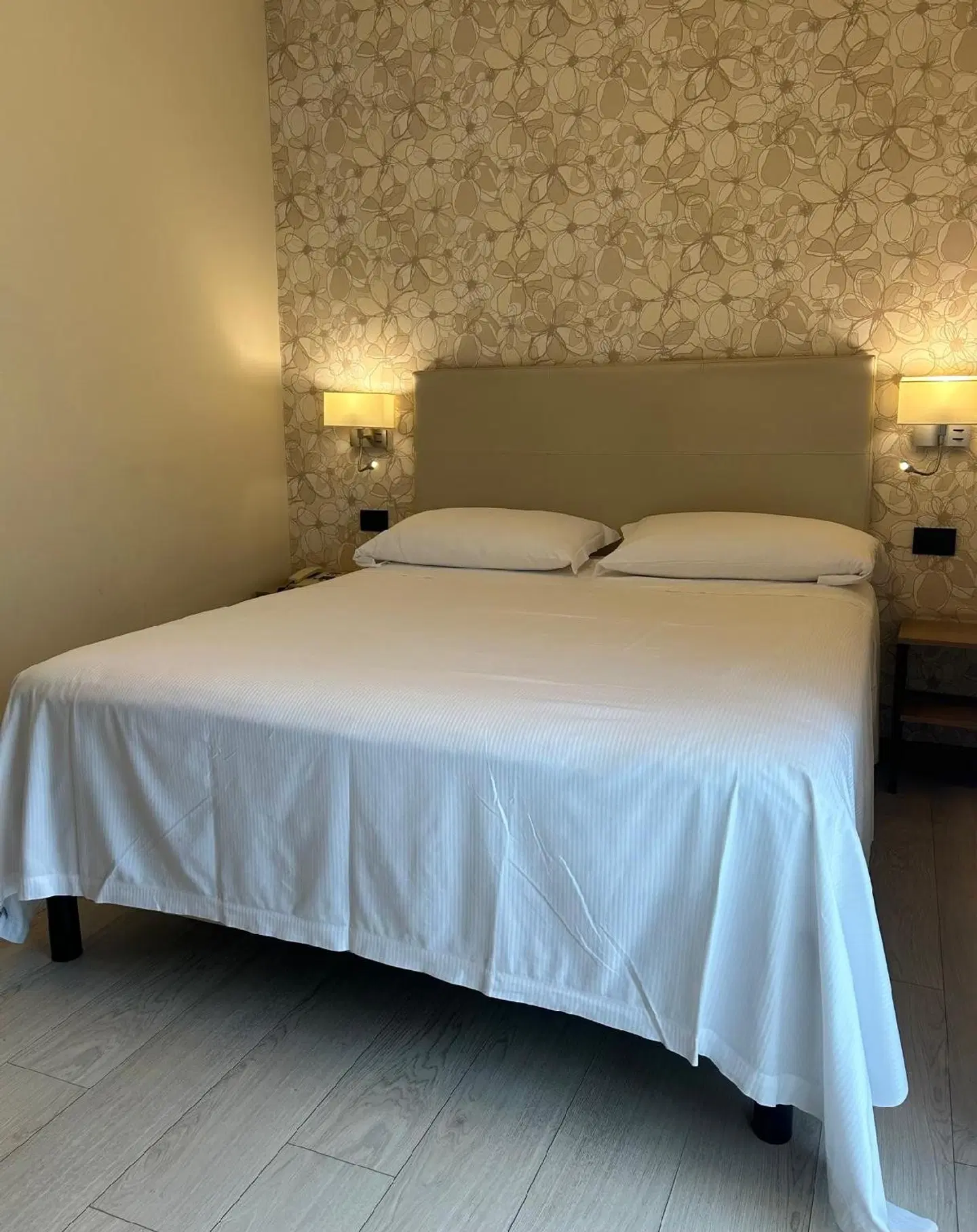 Parigi 2 ROOM_EXAMPLE