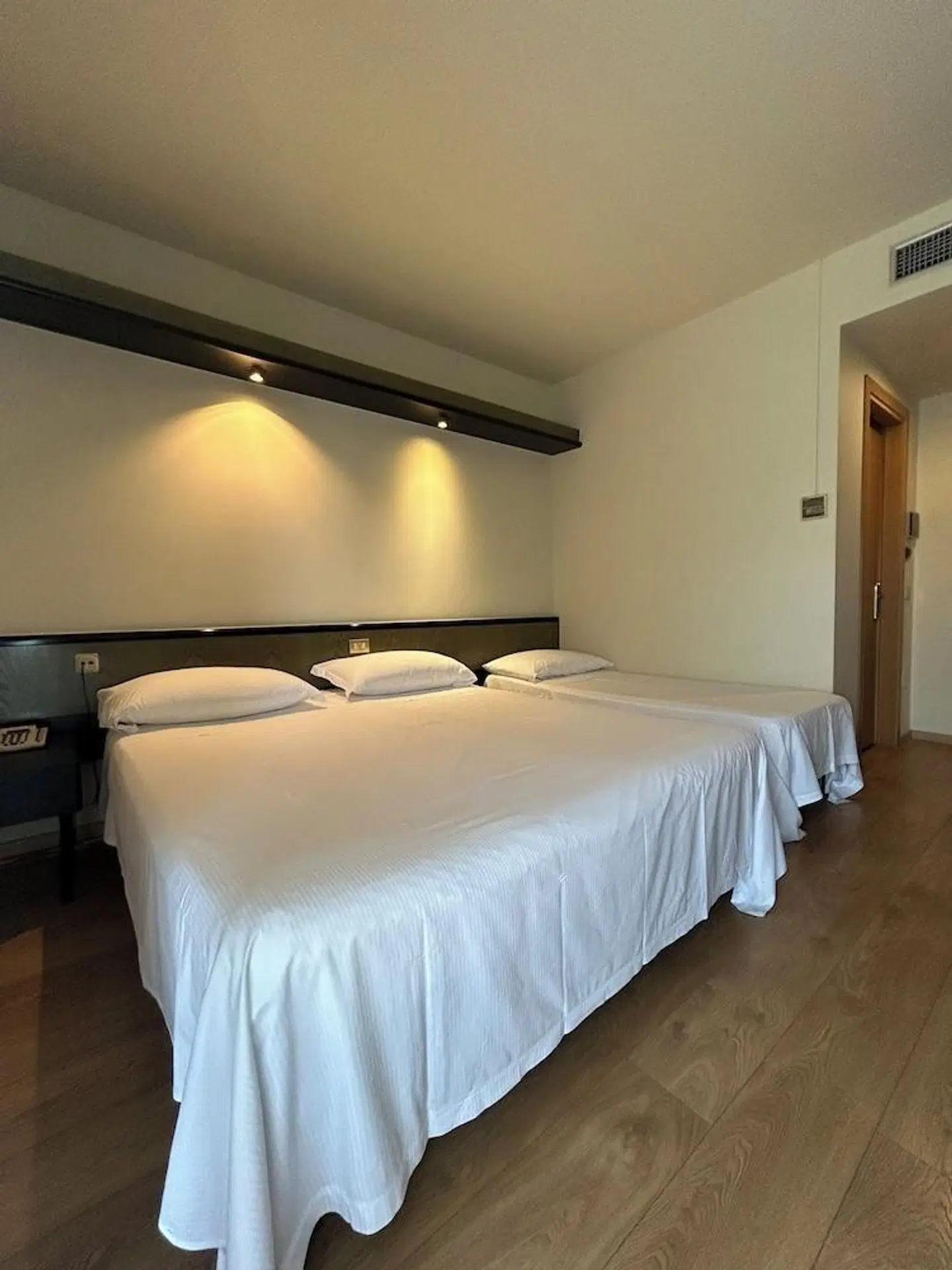 Parigi 2 ROOM_EXAMPLE