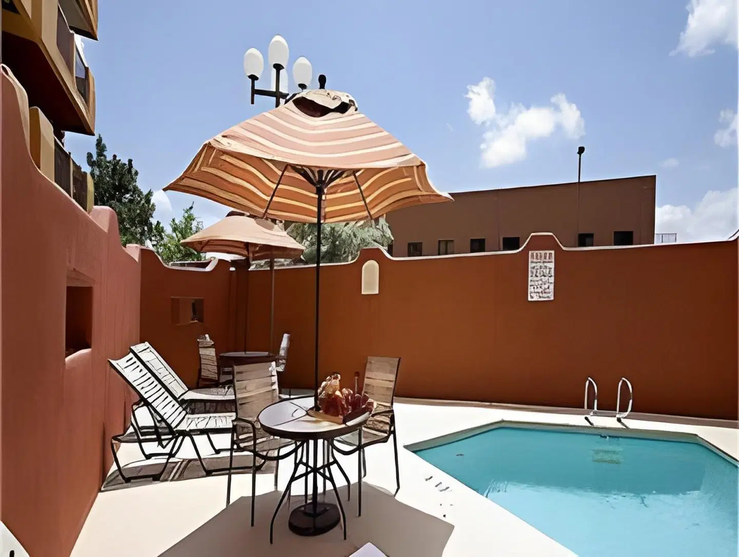 DoubleTree by Hilton Hotel Santa Fe OUTDOOR_POOL