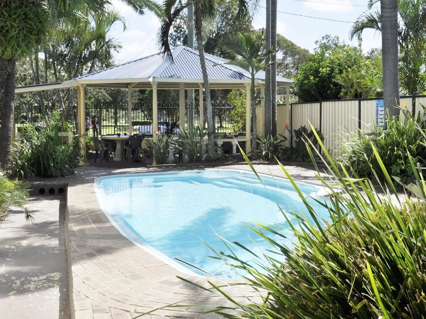 Alexandra Park Motor Inn OUTDOOR_POOL