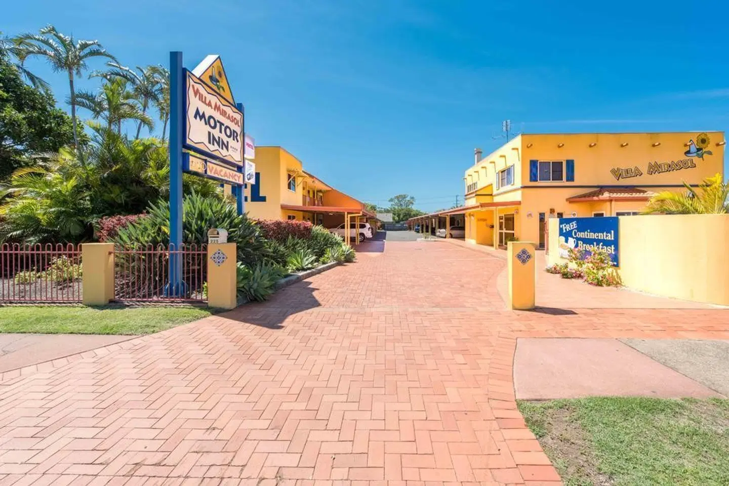 Villa Mirasol Motor Inn EXTERIOR