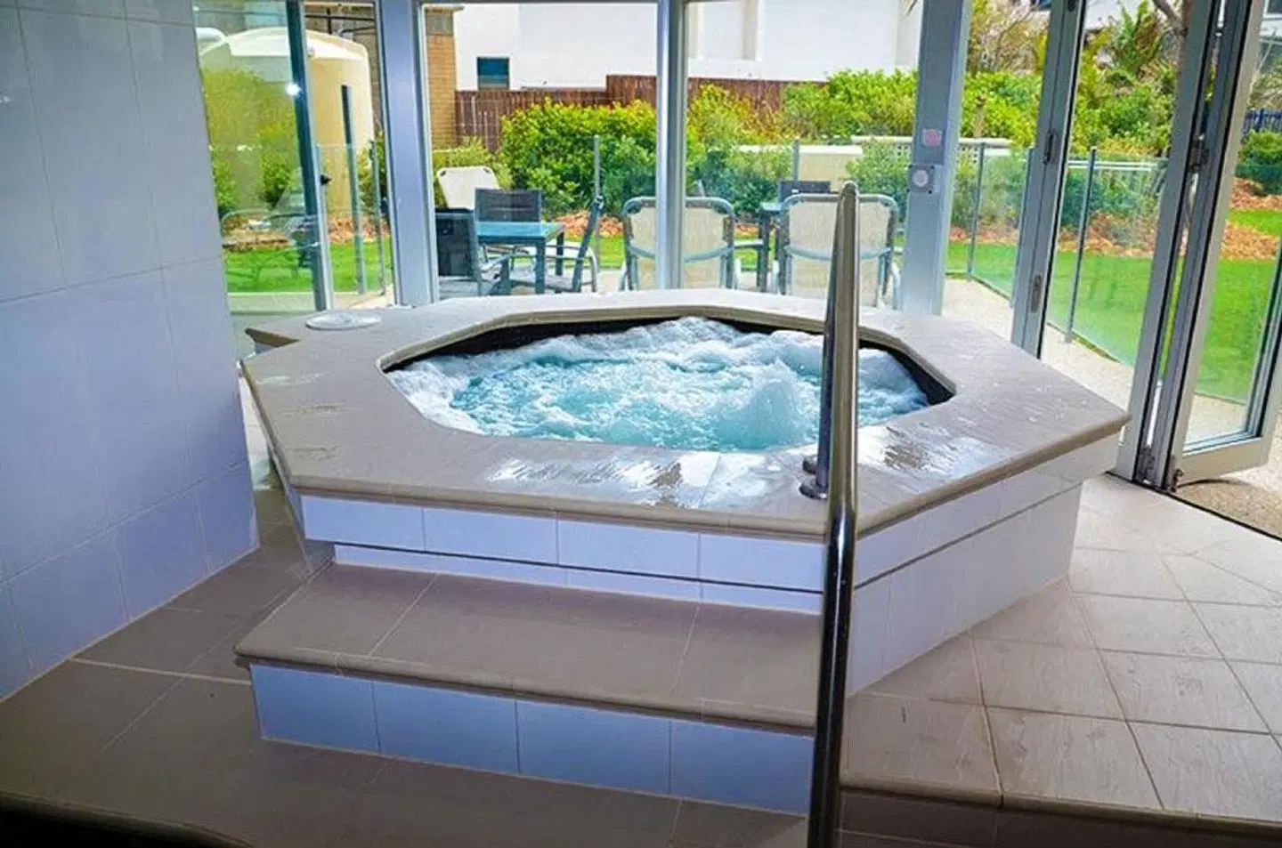 Zenith Ocean Front Apartments Badezimmer