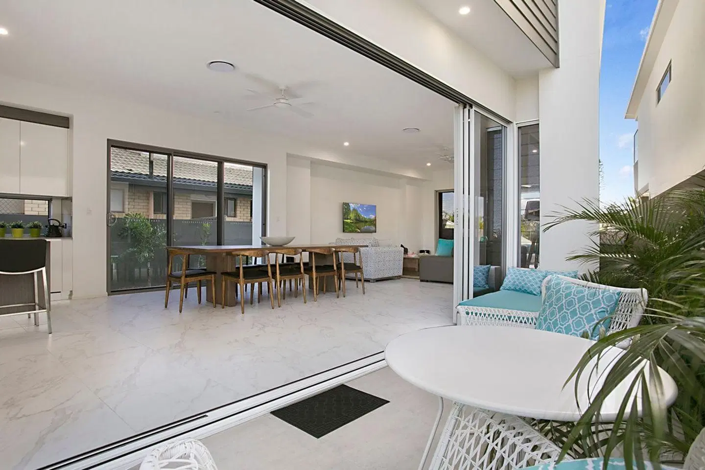 Ray of Sunshine LOUNGE_LOBBY