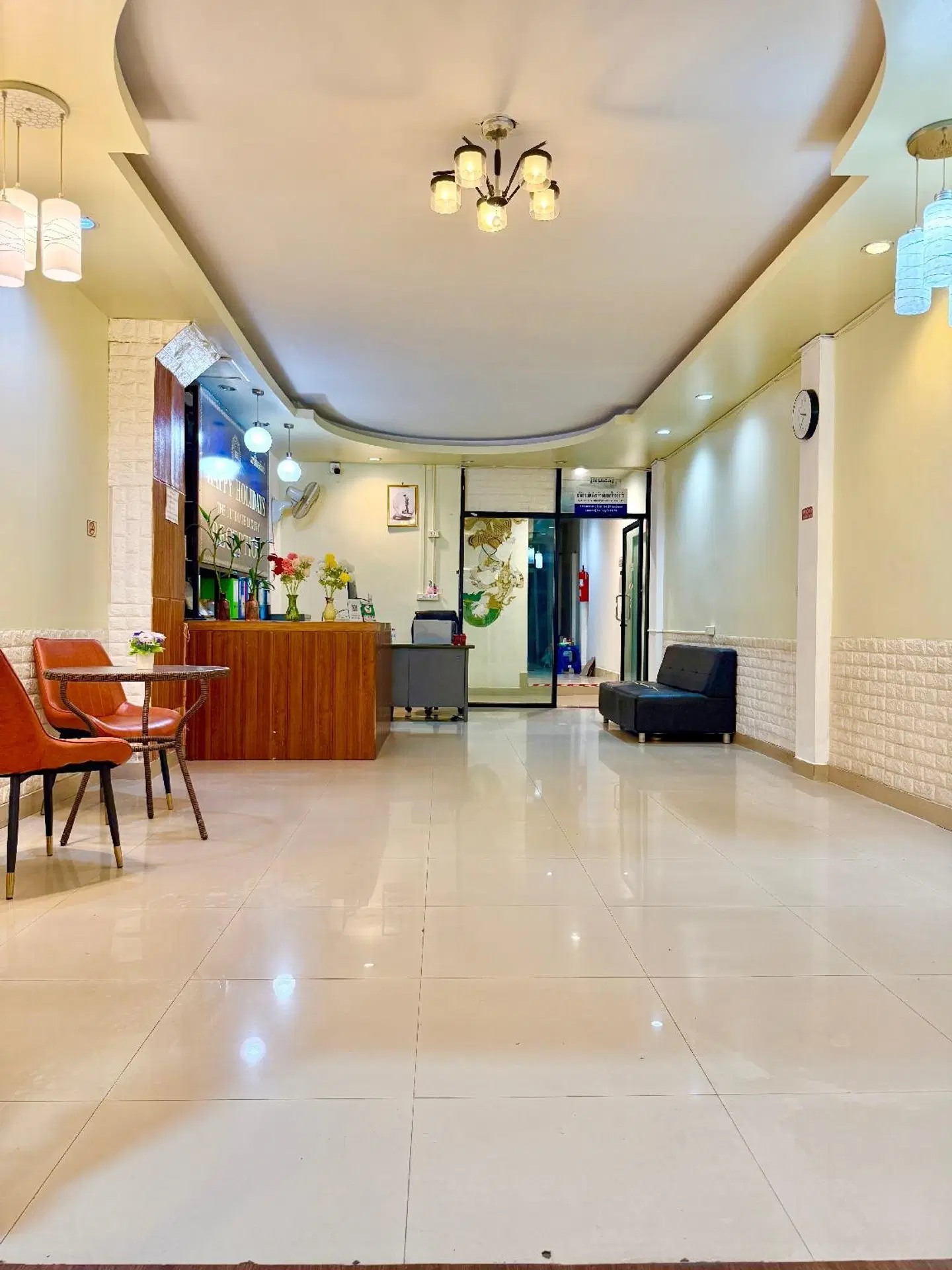 Happy Holidays LOUNGE_LOBBY