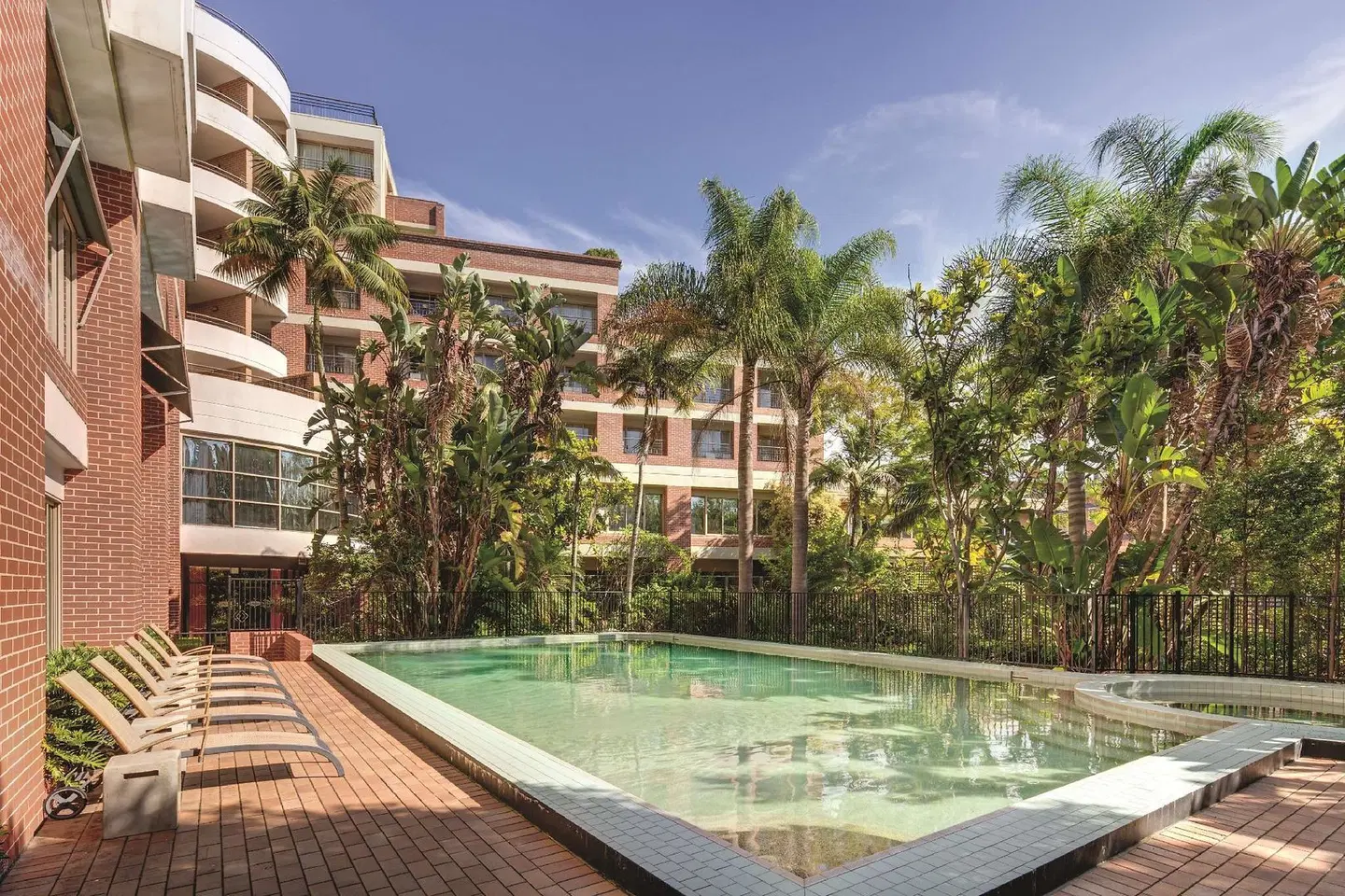Adina Apartment Hotel Sydney Surry Hills OUTDOOR_POOL