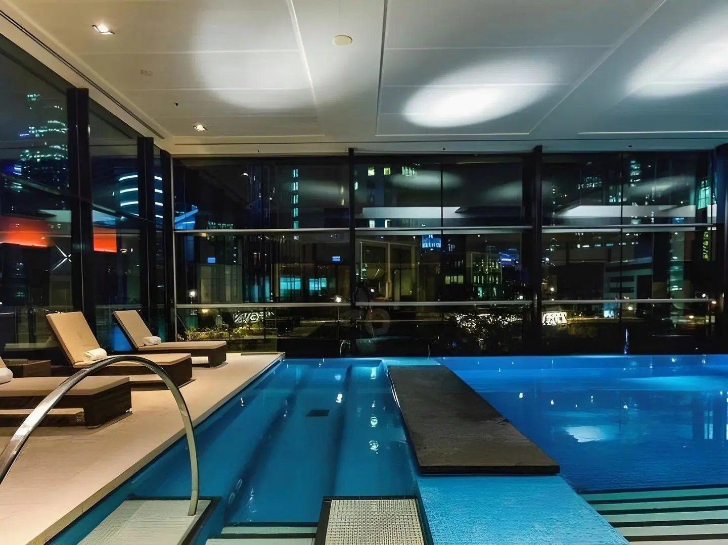 Crown Promenade Melbourne Hallenbad