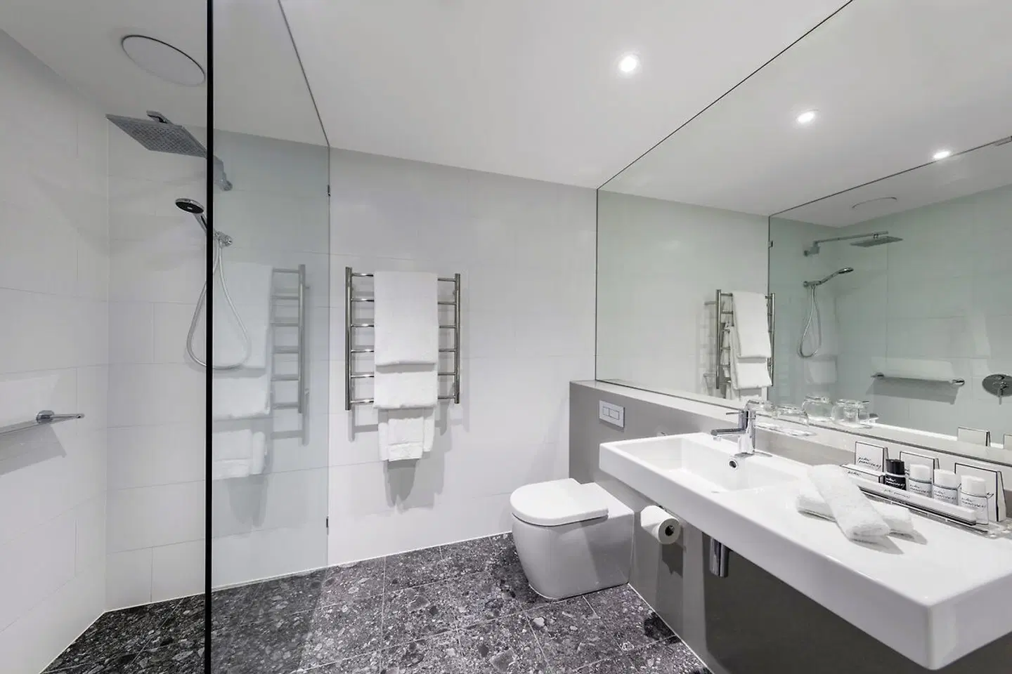 Grand Chancellor Brisbane Badezimmer