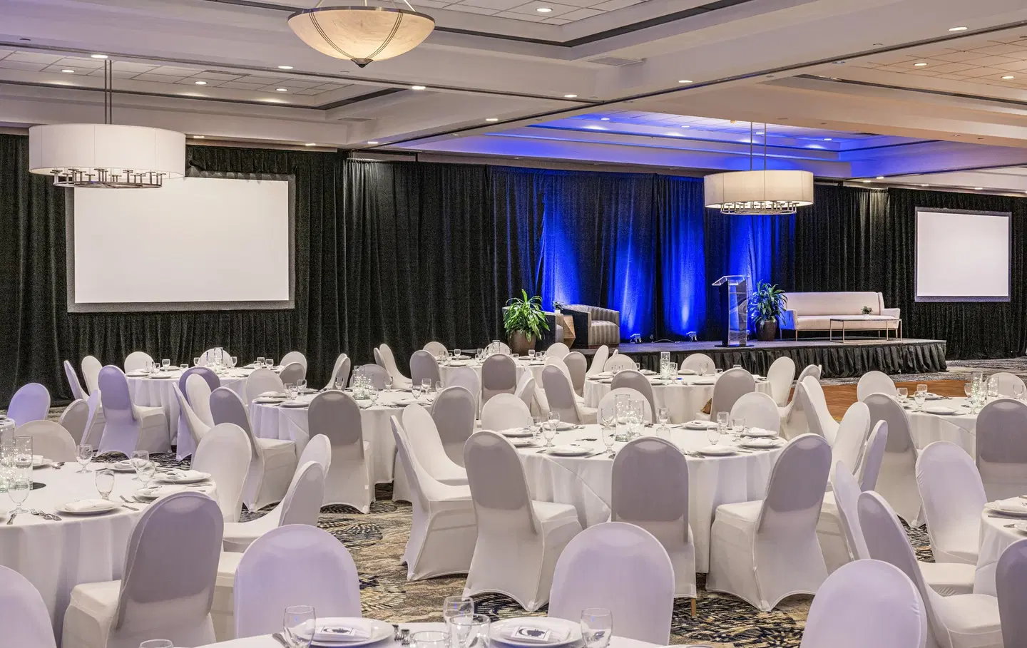 DoubleTree by Hilton Newark Restaurant