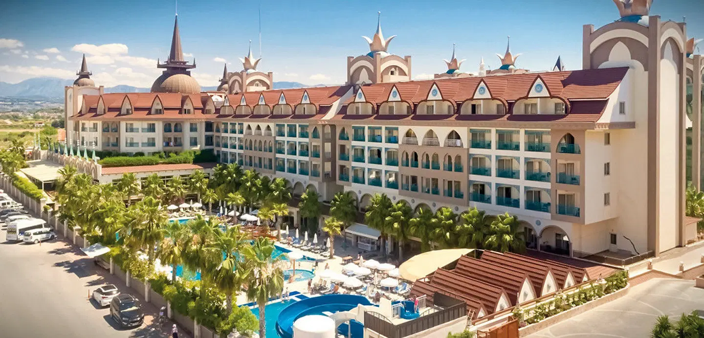 Side Crown Palace EXTERIOR