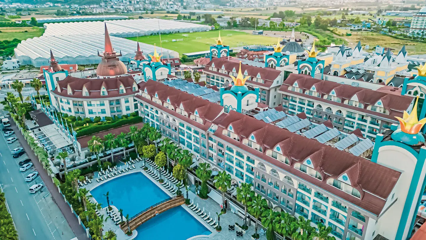 Side Crown Palace MODEL_IMPRESSION