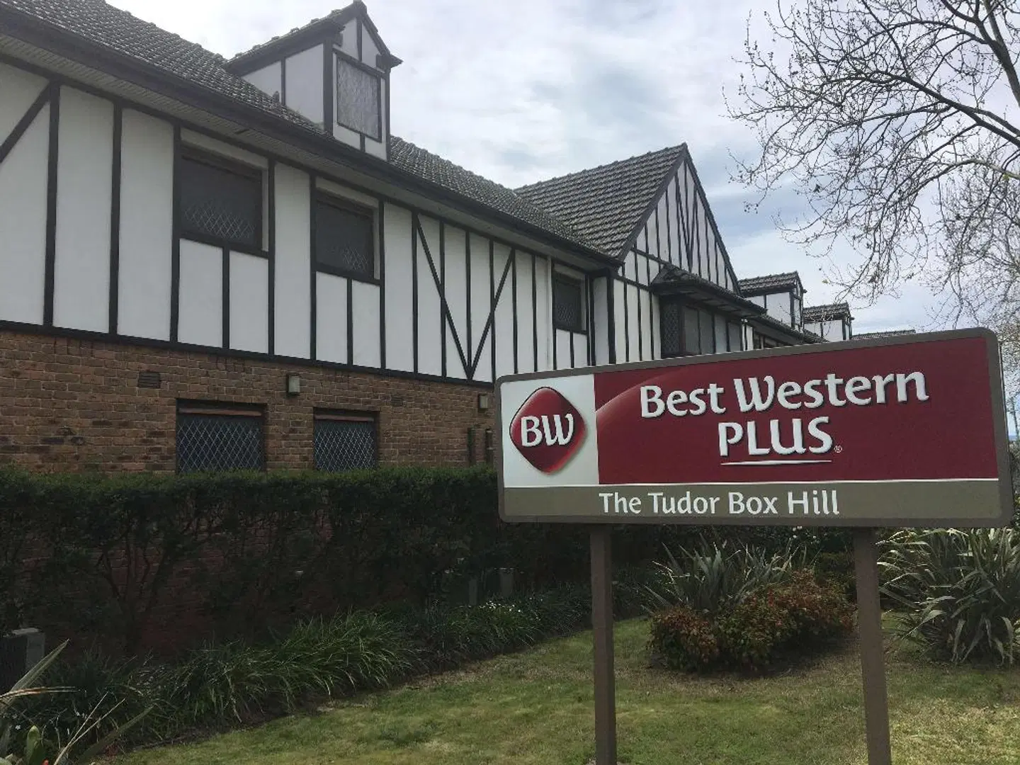 Best Western Plus The Tudor - Box Hill EXTERIOR