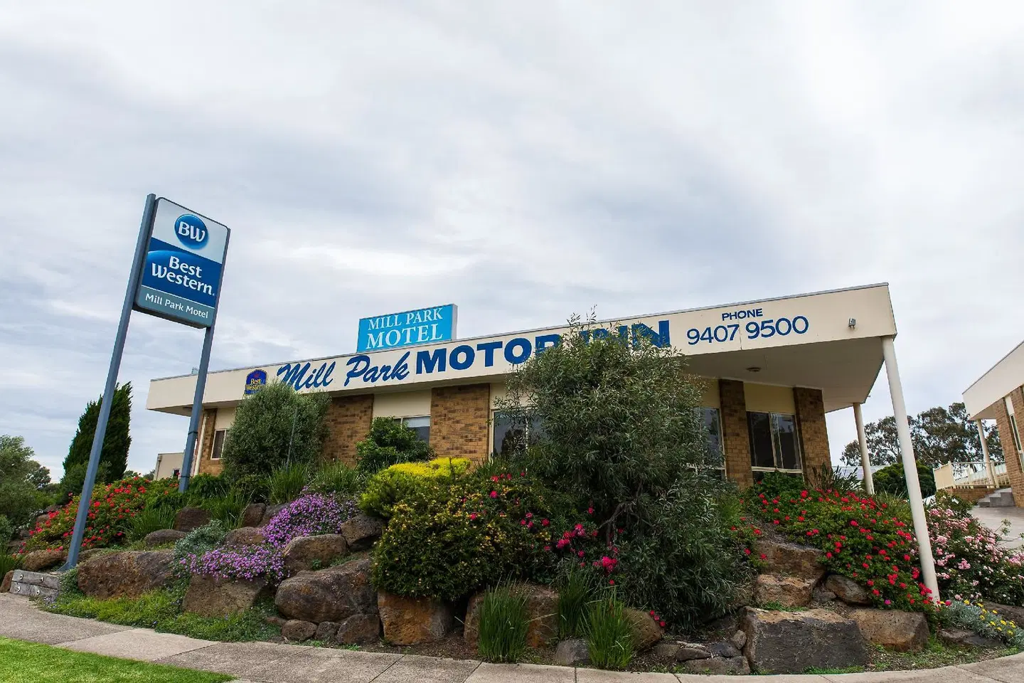 Best Western Mill Park Motor Inn EXTERIOR